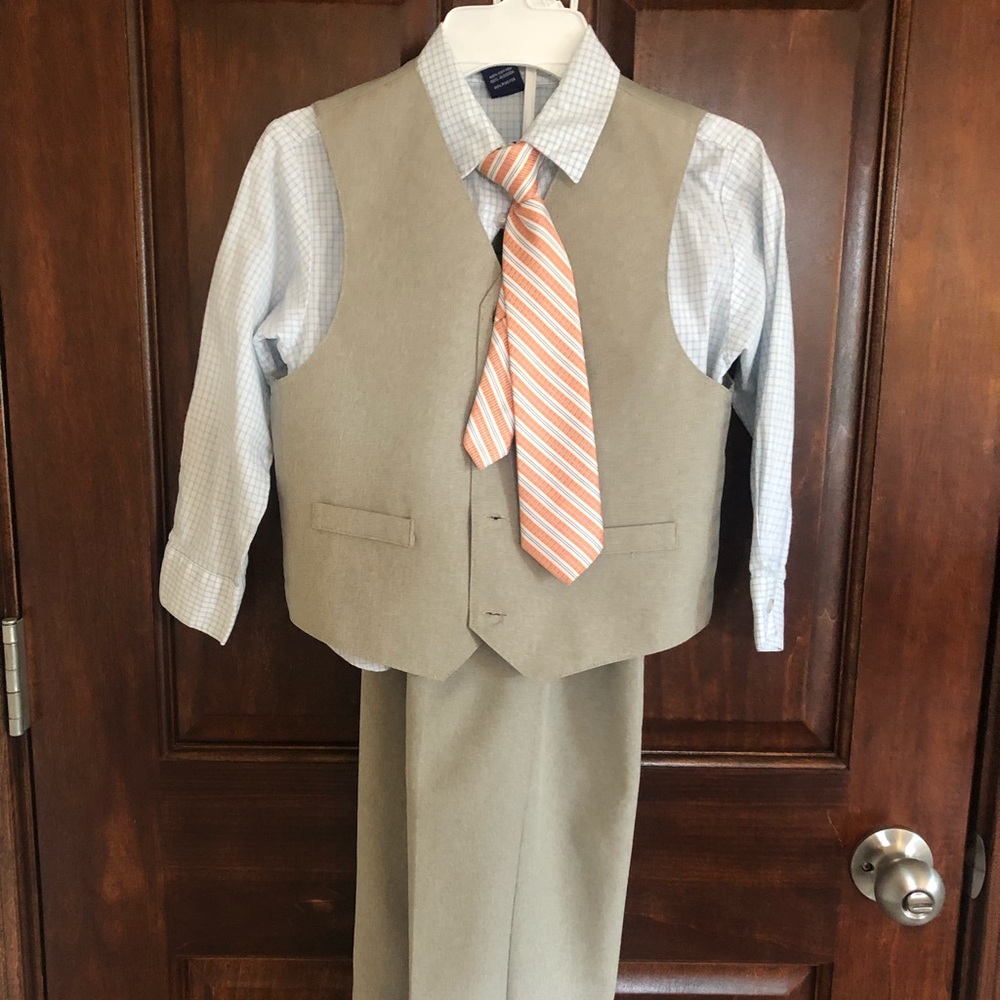 Children Suit - Picture 2 of 4